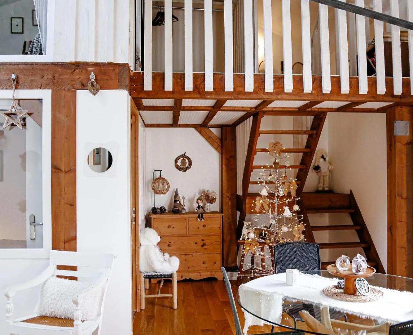 Holiday home L'Ecrin, Loft Atypique Au Coeur D'Un Jardin Verdoyant Villa Landerneau
